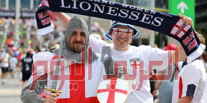 الـ”فيفا” يرد على ارتداء بعض مشجعي إنجلترا أزياء “صليبية” في مونديال قطر