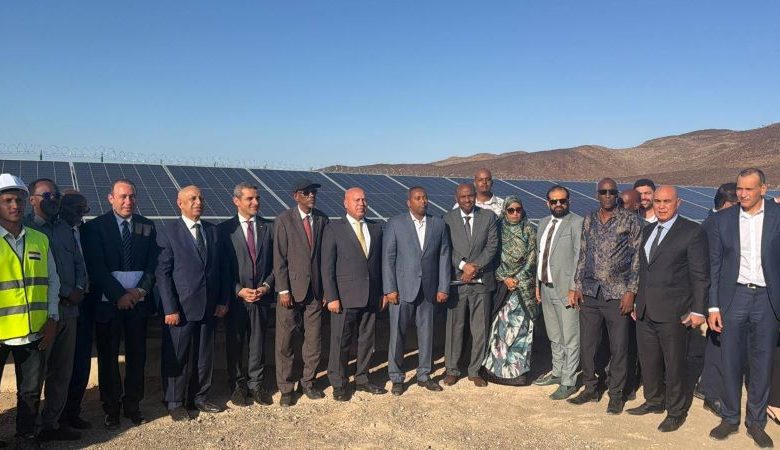 وزير الصناعة والنقل يفتتح محطة الطاقة الشمسية بجيبوتي